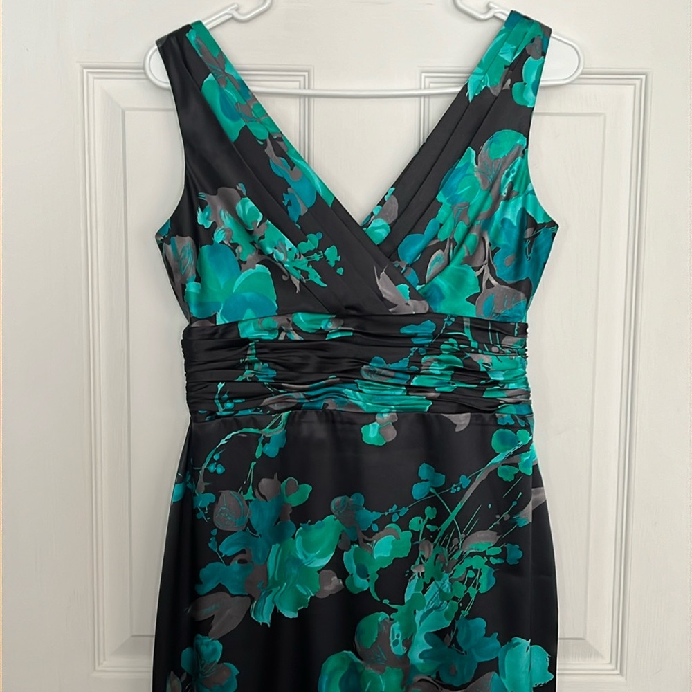 Evan Picone Black/Green Tropical Satin Knee Length V-neck Dress size 4